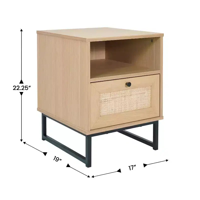 Table de chevet ou table d'appoint Mid-Century Modern avec tiroir en rotin, étagère supérieure ouverte et pieds en métal