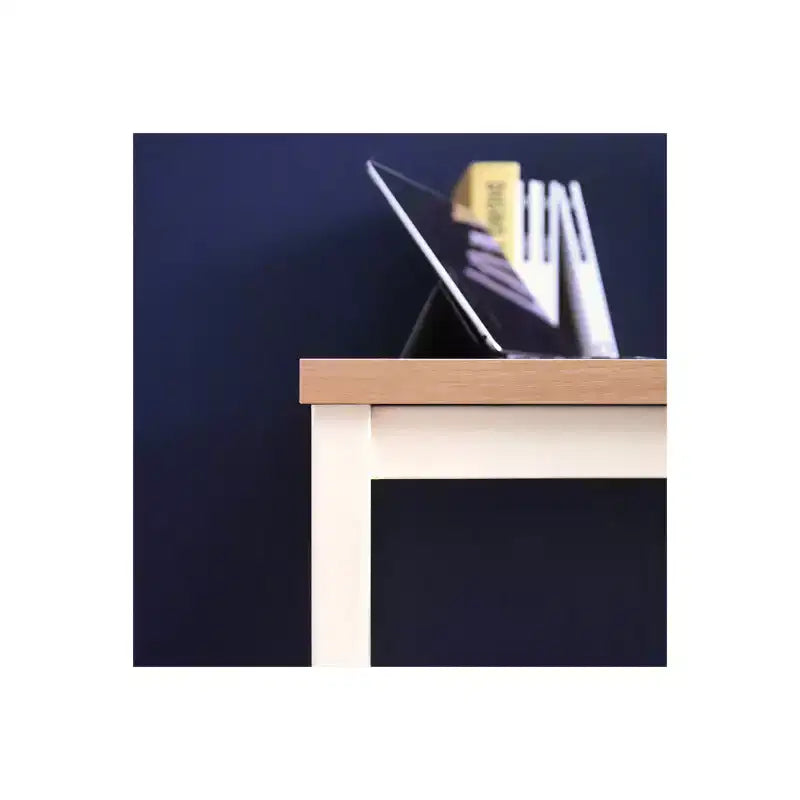 Bureau d'ordinateur contemporain en bois et métal